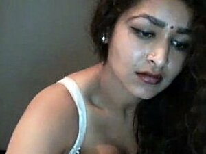 Desi Bhabi Plays near you uncovered far Webcam -